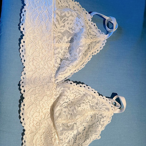 B-Tempted Lace Bra - NWOT - Never Worn - Picture 1 of 3